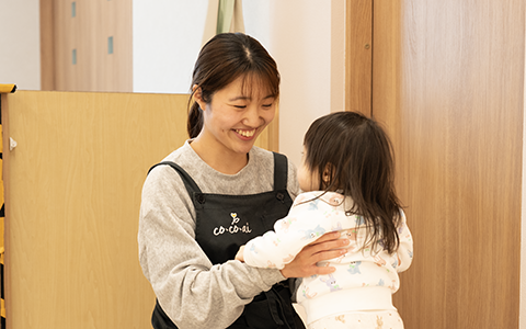 児童指導員の方が働いている様子の写真