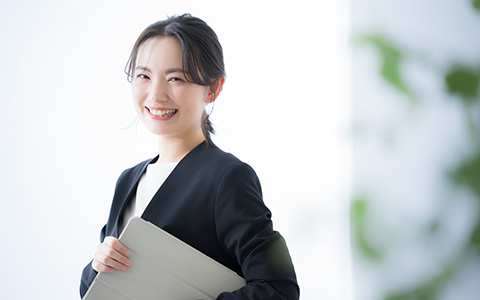 障がい者相談支援専門員の方が働いている様子の写真