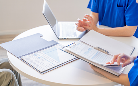 ケアマネジャーの方が働いている様子の写真