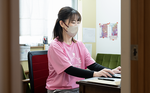 看護師の方が働いている様子の写真