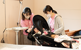 看護師の方が働いている様子の写真