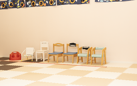 児童指導員（児童発達支援）の方が働いている様子の写真