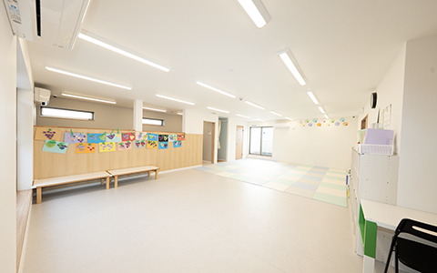 児童指導員（放課後等デイサービス）の方が働いている様子の写真