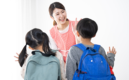 児童指導員（放課後等デイサービス）の方が働いている様子の写真